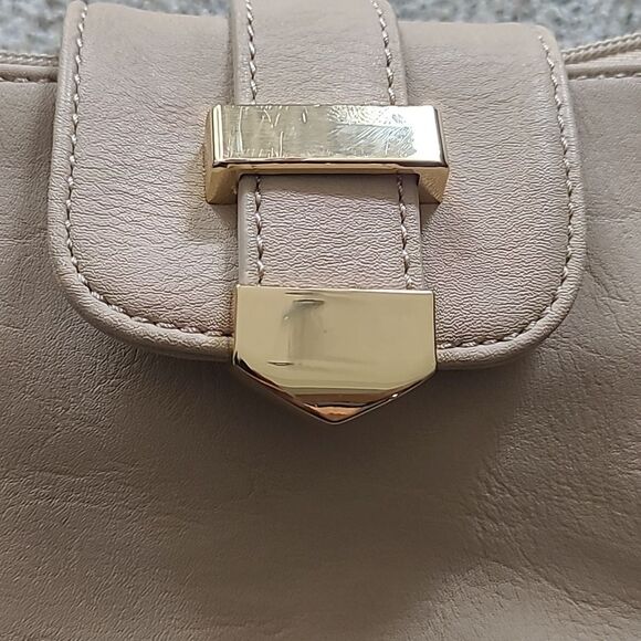 EUC C Women's tan wallet crossbody bag clutch purse removalable shoulder strap - Picture 6 of 13